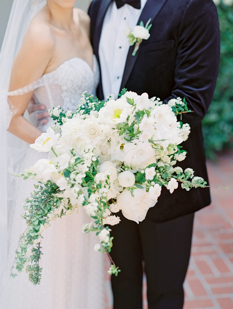 Darlington House in La Jolla wedding bride and groom white and green bouquet photo