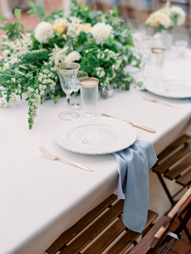 Darlington House in La Jolla wedding reception table blue napkins photo